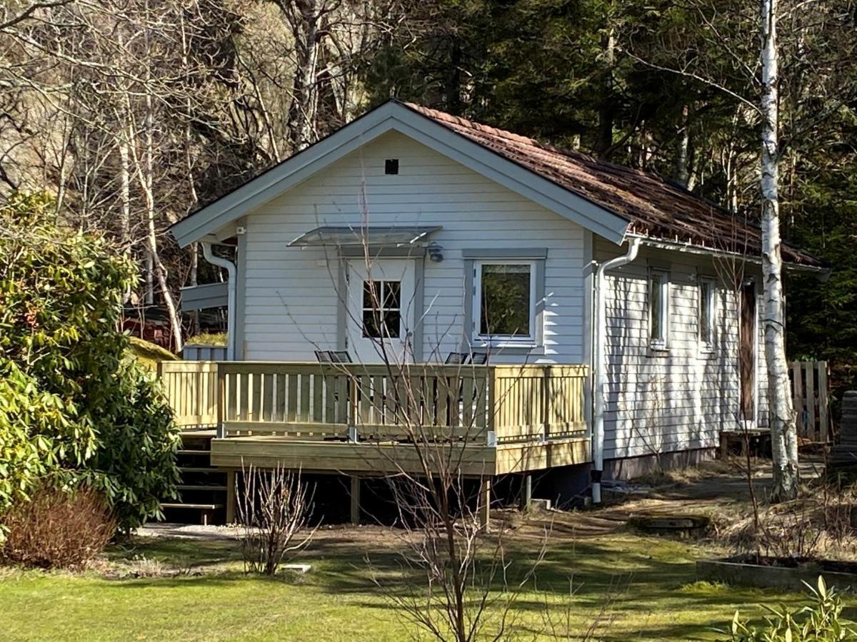 Stuga I Naturskoent Omrade Pa Vaestra Tjoern Saby Dış mekan fotoğraf