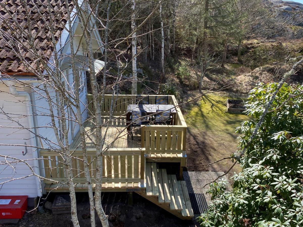 Stuga I Naturskoent Omrade Pa Vaestra Tjoern Saby Dış mekan fotoğraf