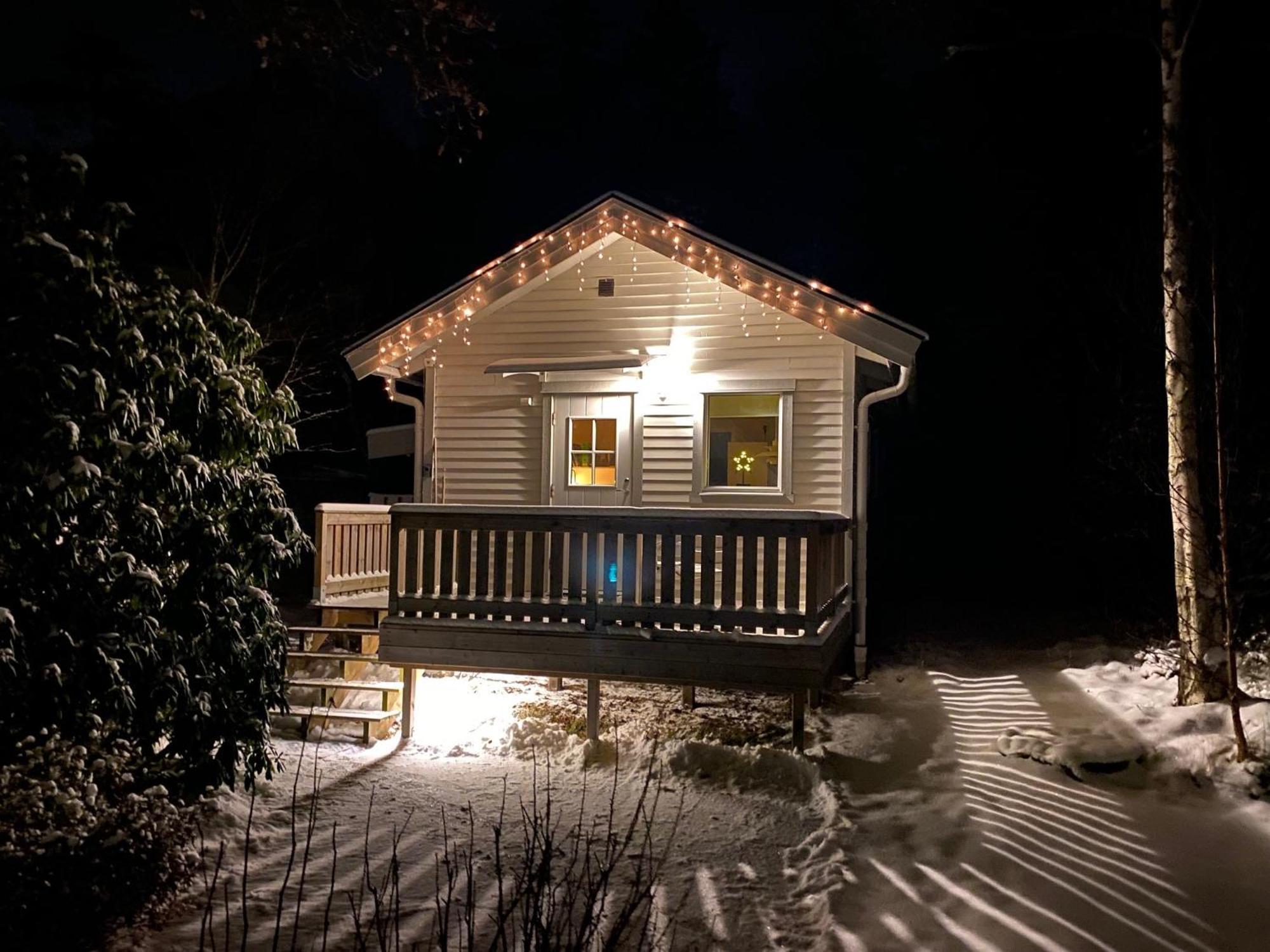 Stuga I Naturskoent Omrade Pa Vaestra Tjoern Saby Dış mekan fotoğraf